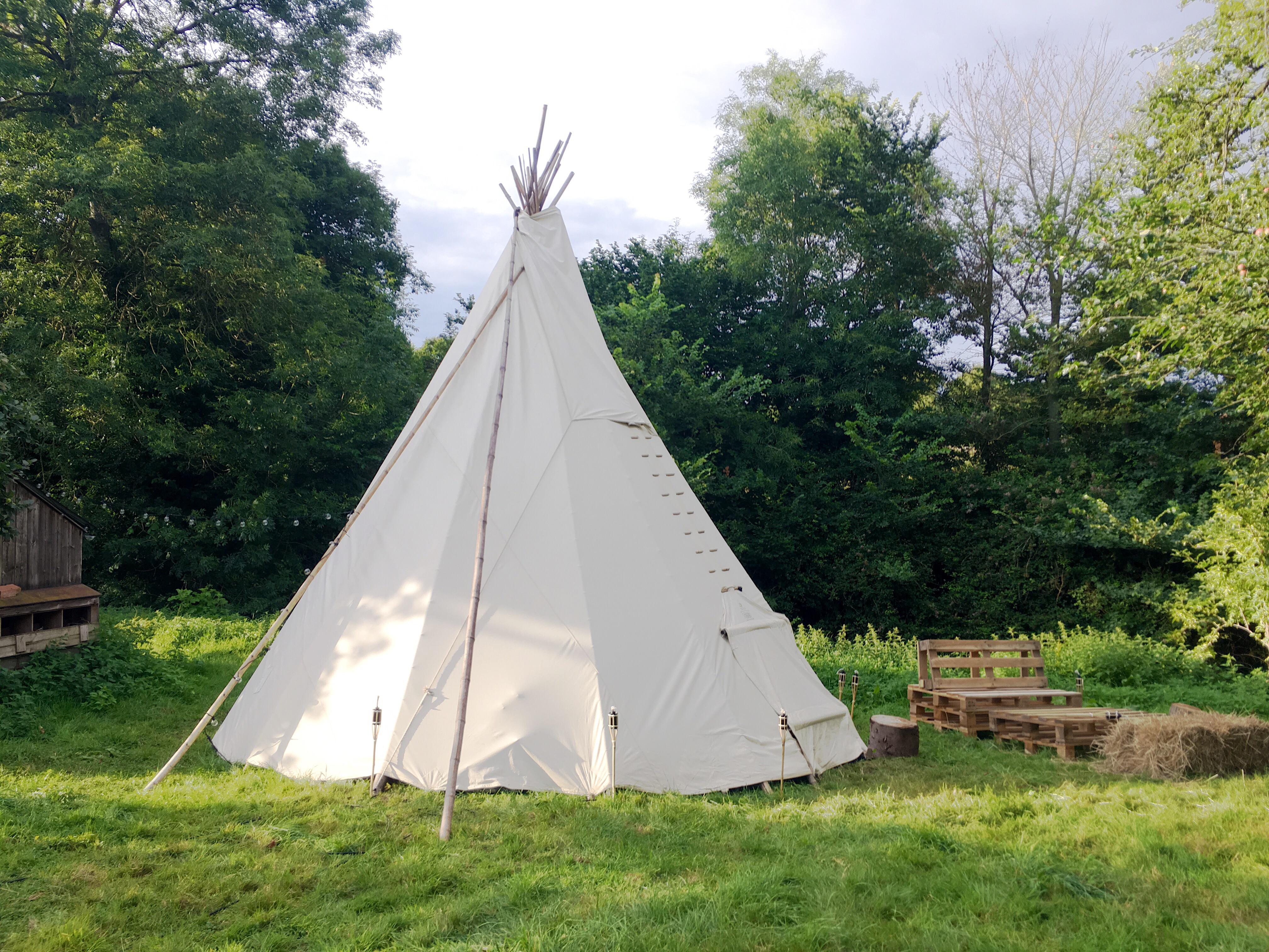 White House on Wye Tipi Glamping